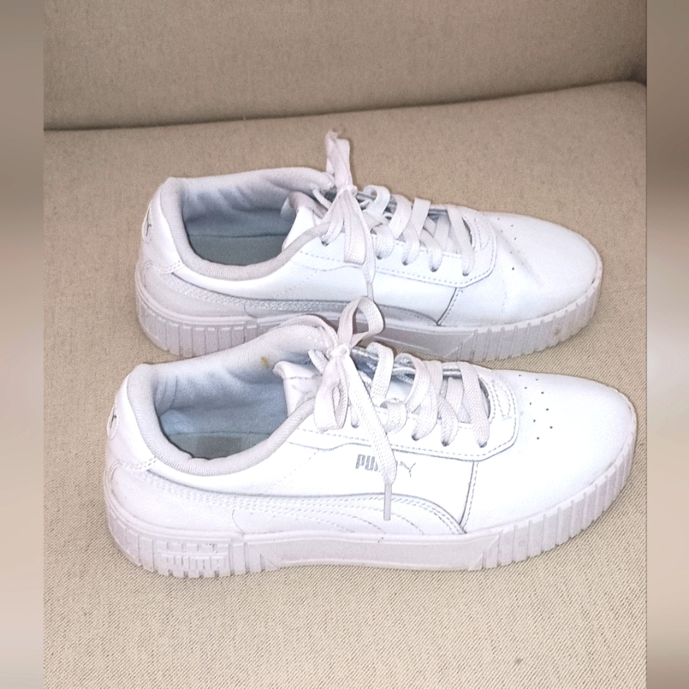 Puma Solid white leather Women's Size 8 Sneakers